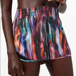 Lululemon HOTTY HOT shorts, 4”, lined, chrome fusion multi, Size 4